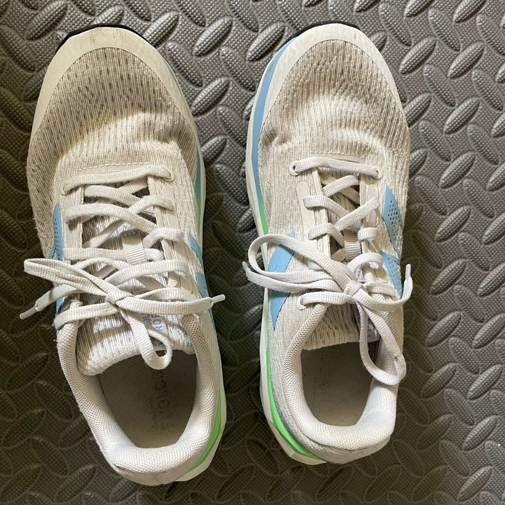 New Balance Running Shoes - Picture 4 of 11